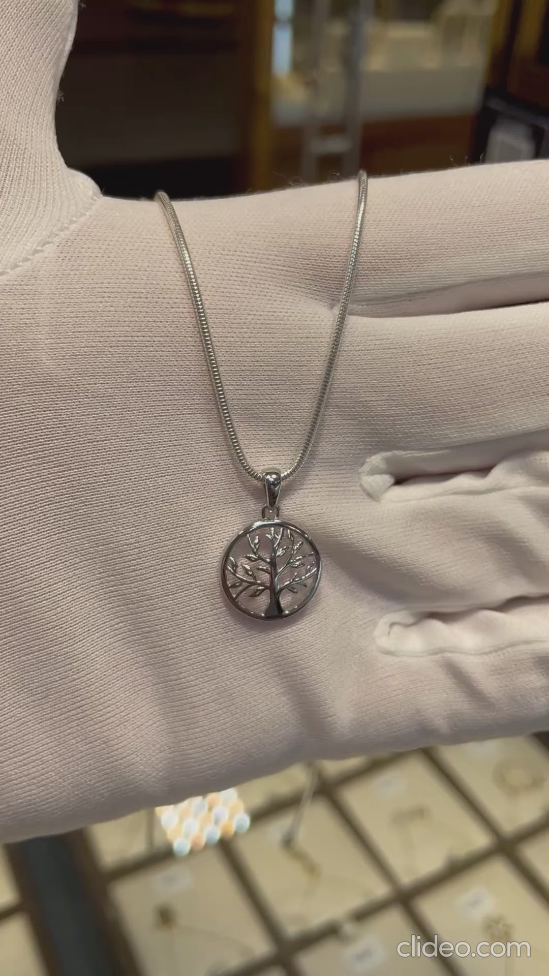 925 Sterling Silver Round Shape Plain Life Of Tree Pendant | Shop Online Sarraf Jewellers UK