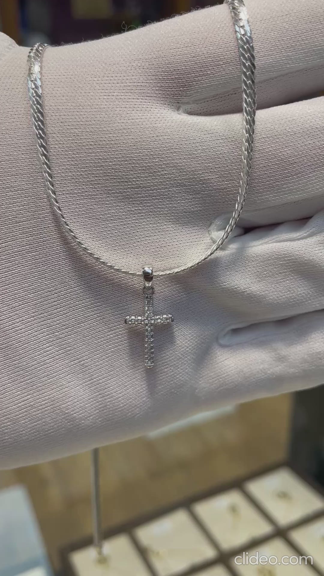 Silver cross with chain - Sarraf Jewellers