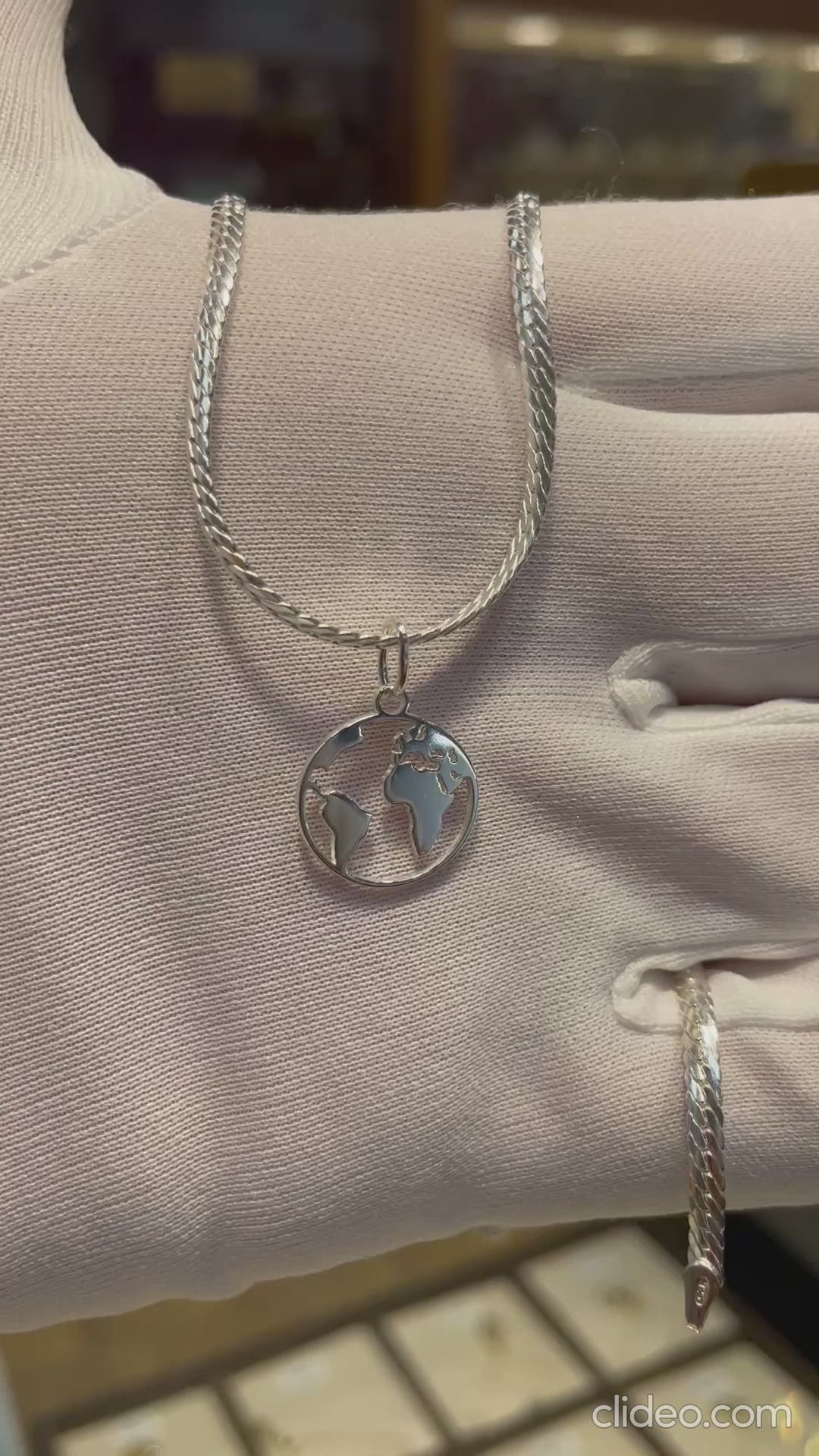 925 Sterling Silver World Map Globe Pendant | Shop Online Sarraf Jewellers UK