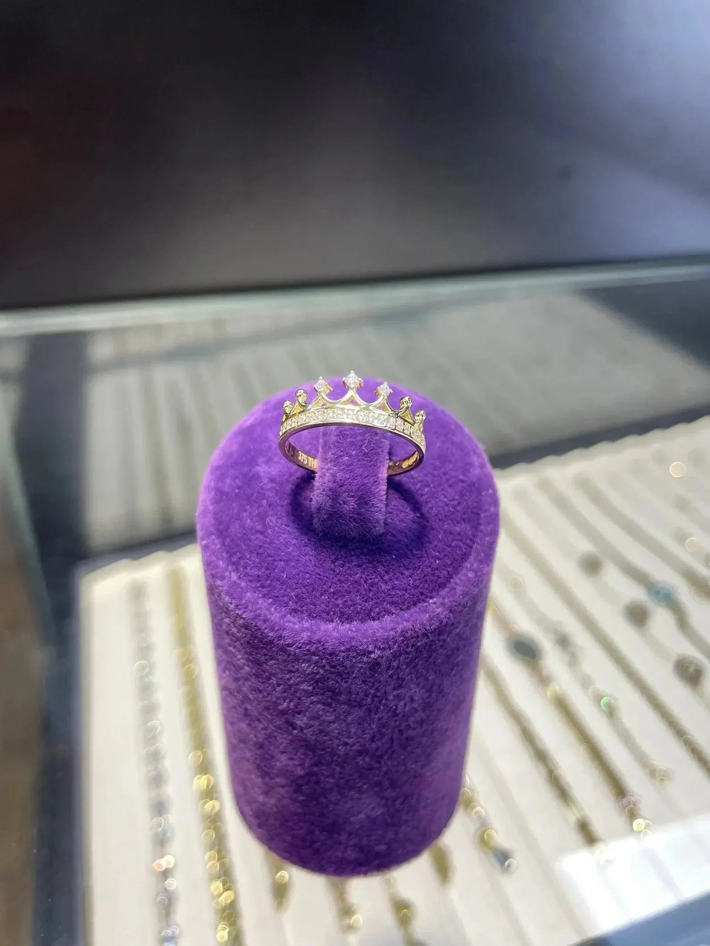 9ct-yellow-gold-crown-ring-simulated-diamond-cz-minimalist-design-or-shop-online-sarraf-jewellers-uk-5 - Sarraf Jewellers