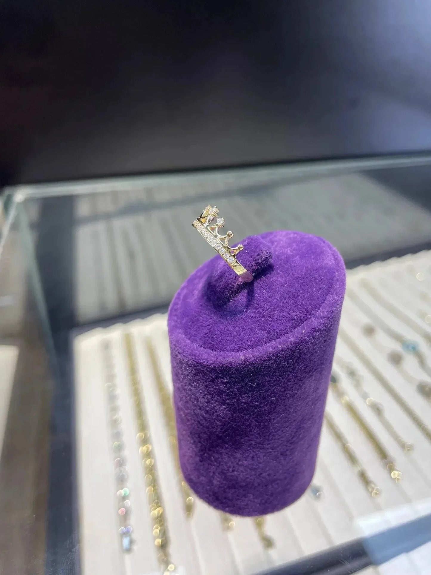 9ct-yellow-gold-crown-ring-simulated-diamond-cz-minimalist-design-or-shop-online-sarraf-jewellers-uk-7 - Sarraf Jewellers