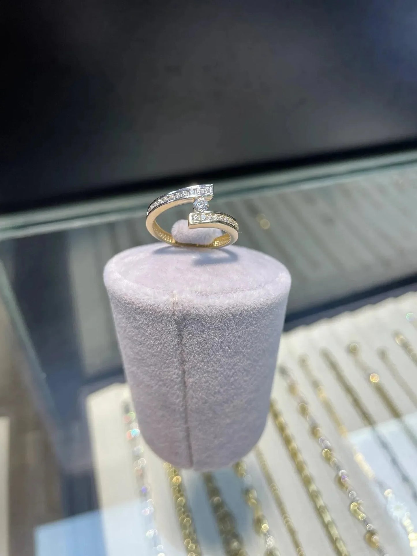 9ct-yellow-gold-spiral-ring-simulated-diamond-cz-design-uk-hallmarked-or-shop-online-sarraf-jewellers-uk-5 - Sarraf Jewellers
